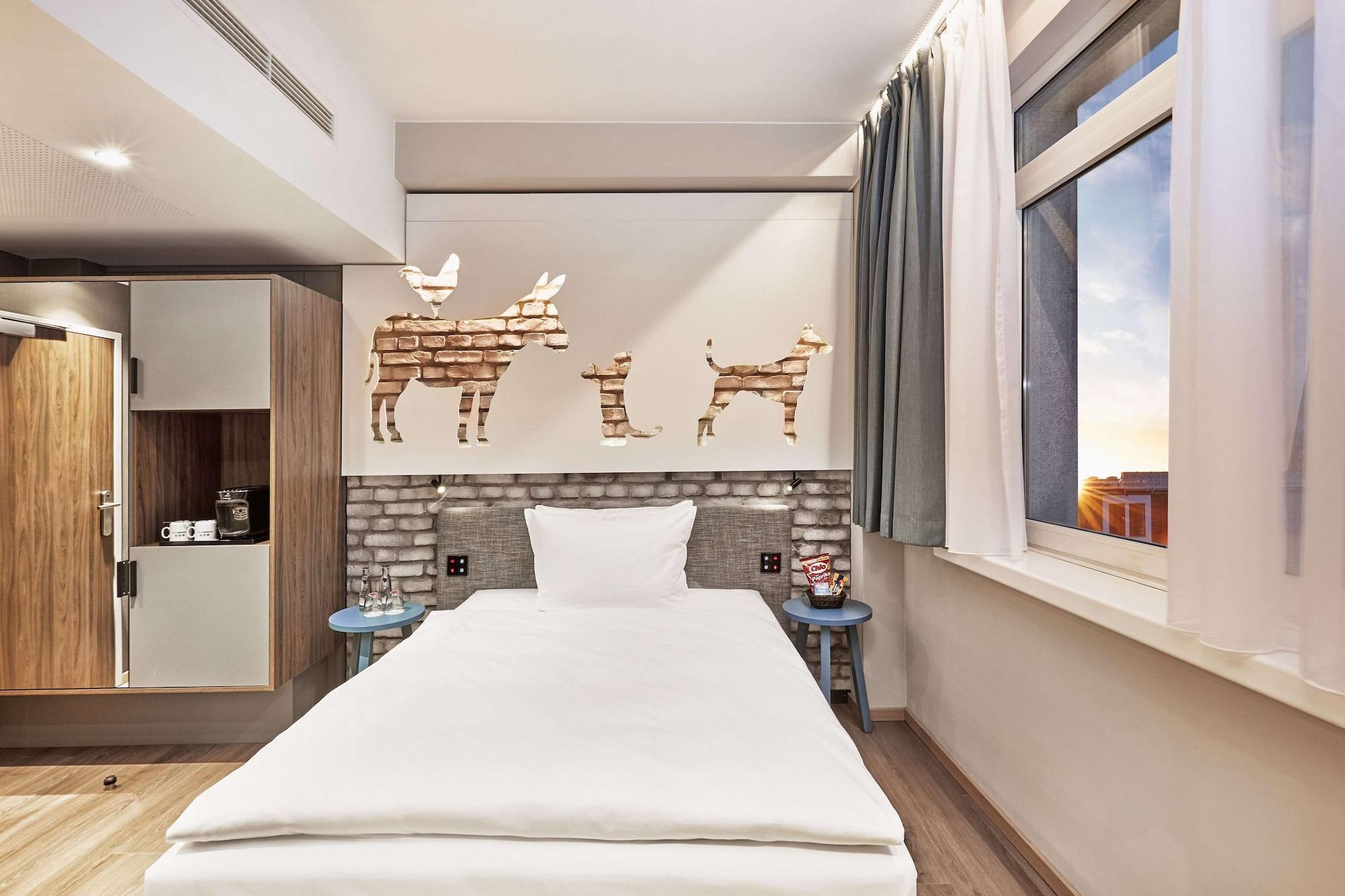 Hotel H+ 4*