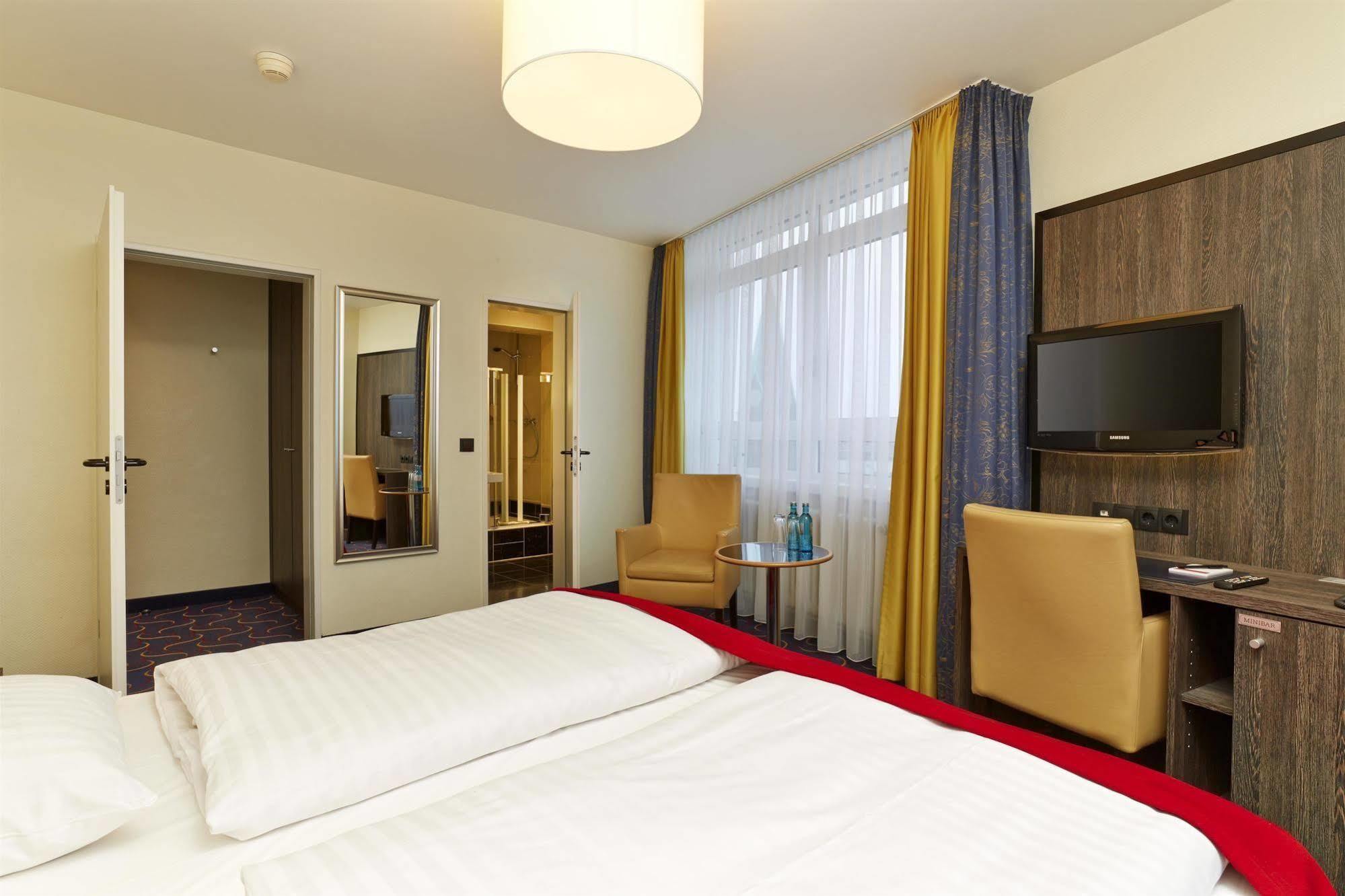 H+ Hotel 4*